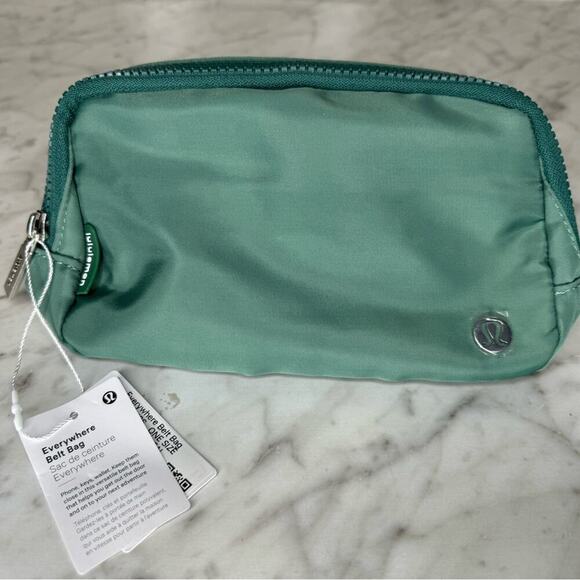 NWT Lululemon Belt Bag 1L - green - Picture 1 of 3